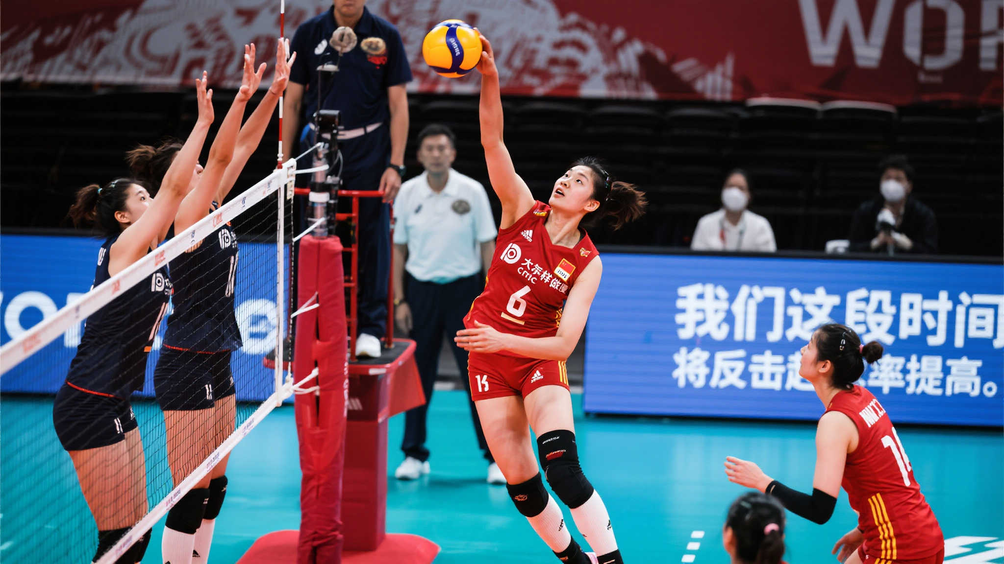 中国女排力克日本!龚翔宇道出关键原因,赵勇深度解析 中国女排力克日本!龚翔宇道出关键原因,赵勇深度解析